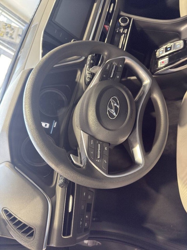Hyundai Sonata Hybrid Vehicle Full-screen Gallery Image 35