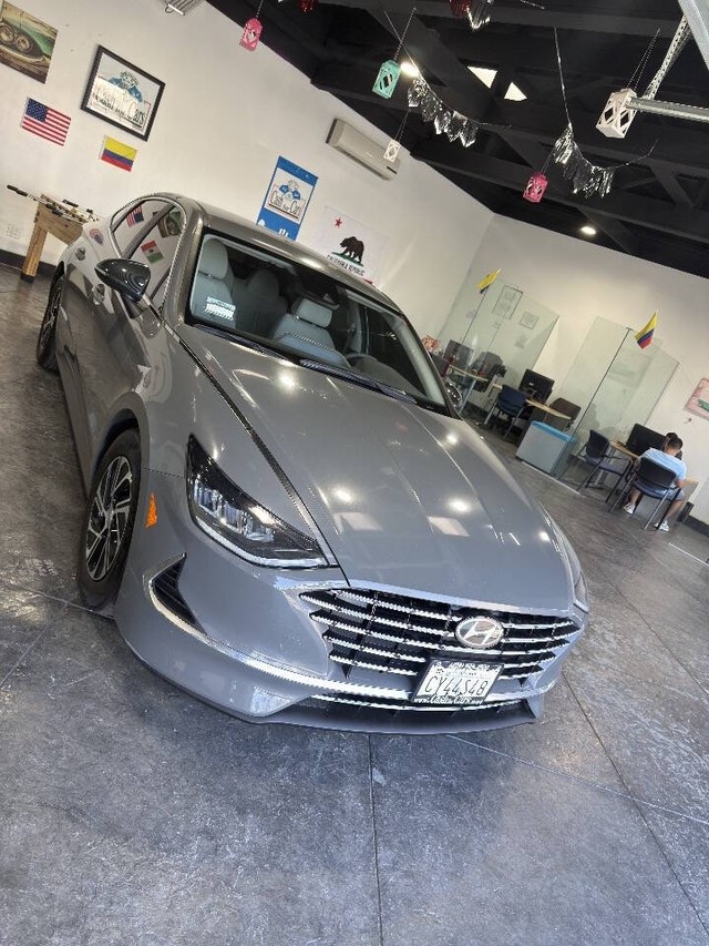 Hyundai Sonata Hybrid Vehicle Full-screen Gallery Image 37