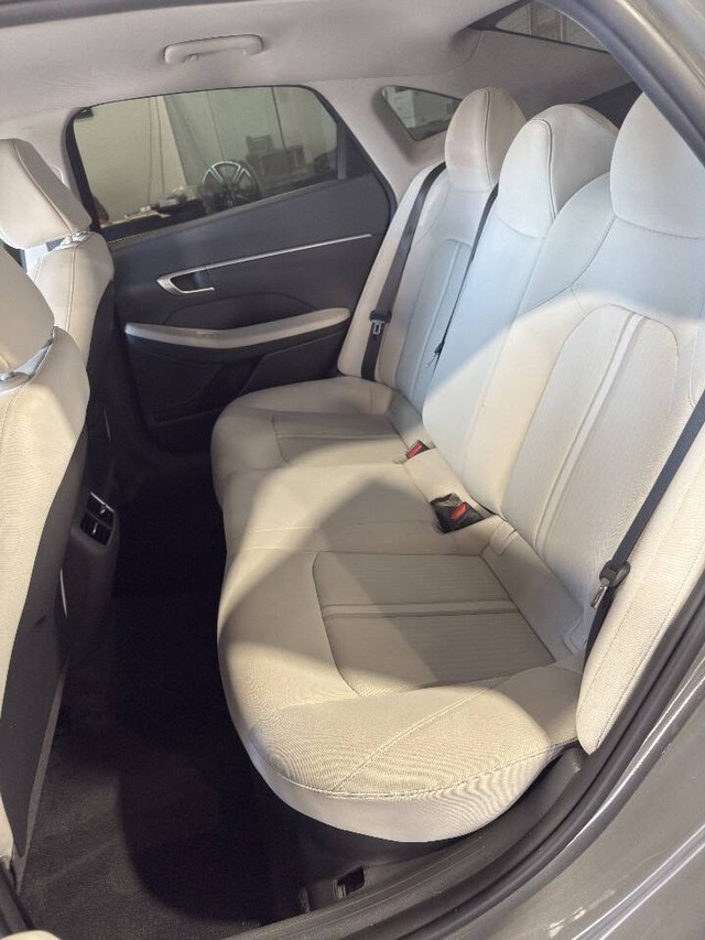 Hyundai Sonata Hybrid Vehicle Full-screen Gallery Image 42
