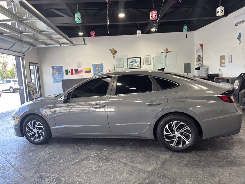 Hyundai Sonata Hybrid Vehicle Full-screen Gallery Image 19