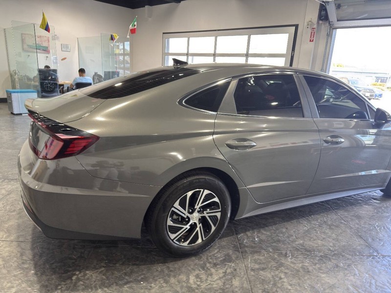 Hyundai Sonata Hybrid Vehicle Full-screen Gallery Image 27