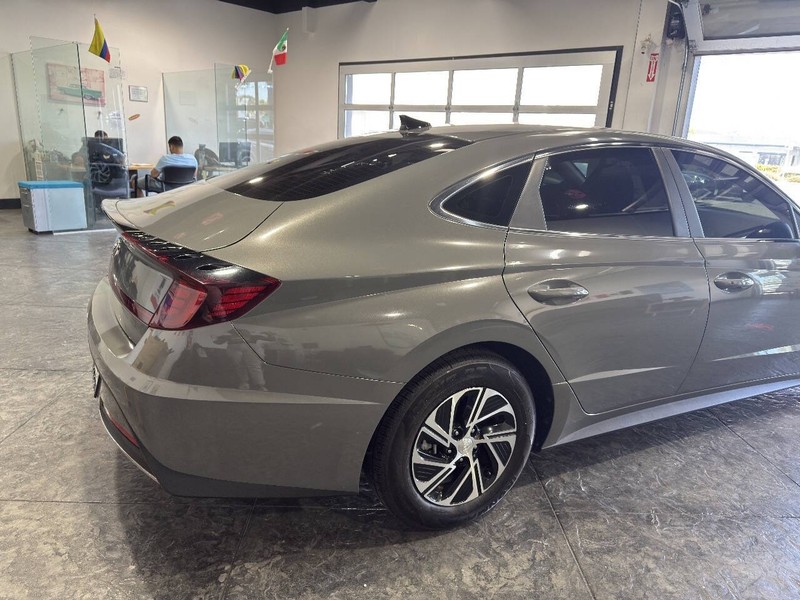 Hyundai Sonata Hybrid Vehicle Full-screen Gallery Image 28