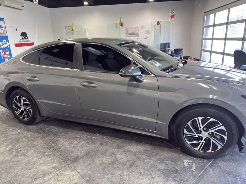 Hyundai Sonata Hybrid Vehicle Full-screen Gallery Image 30