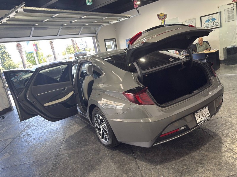 Hyundai Sonata Hybrid Vehicle Full-screen Gallery Image 45