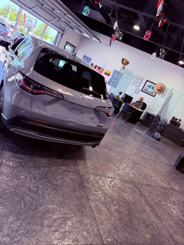 Honda HR-V Vehicle Full-screen Gallery Image 23