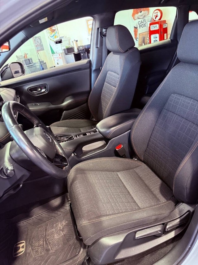 Honda HR-V Vehicle Full-screen Gallery Image 42