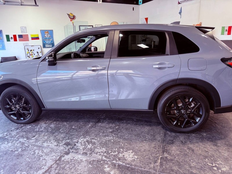 Honda HR-V Vehicle Full-screen Gallery Image 10