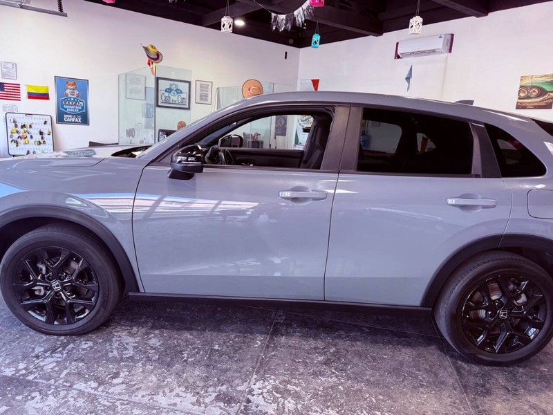Honda HR-V Vehicle Full-screen Gallery Image 11