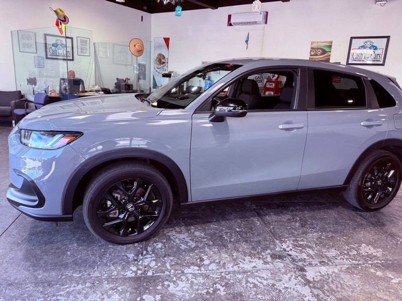 Honda HR-V Vehicle Full-screen Gallery Image 14