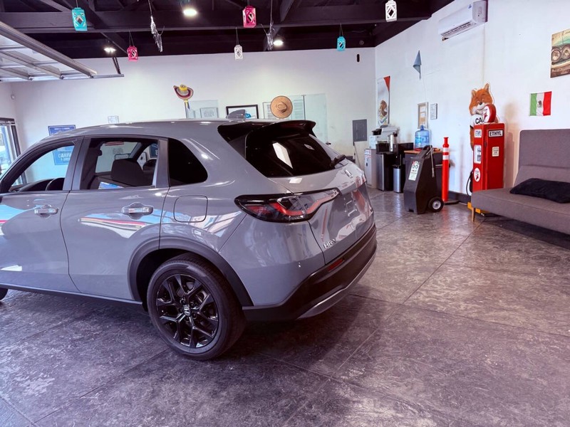 Honda HR-V Vehicle Full-screen Gallery Image 19