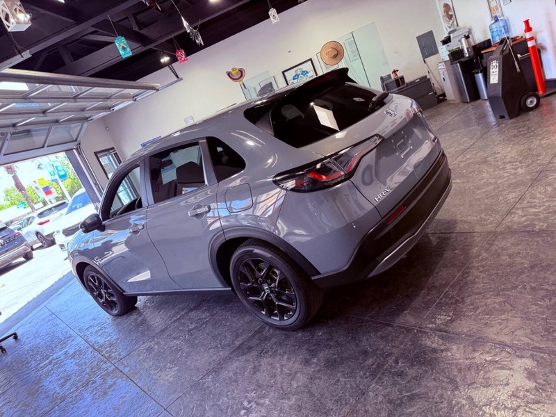 Honda HR-V Vehicle Full-screen Gallery Image 24
