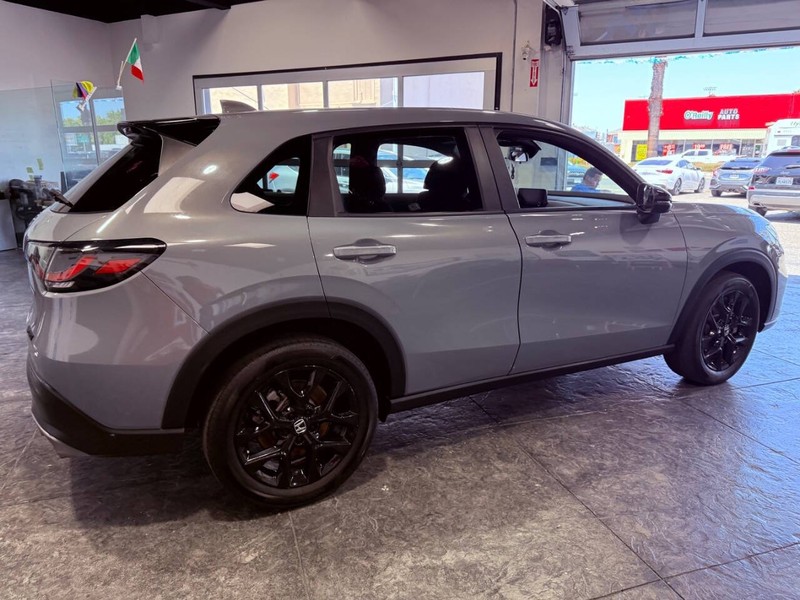 Honda HR-V Vehicle Full-screen Gallery Image 26