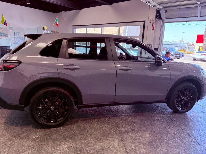 Honda HR-V Vehicle Full-screen Gallery Image 30