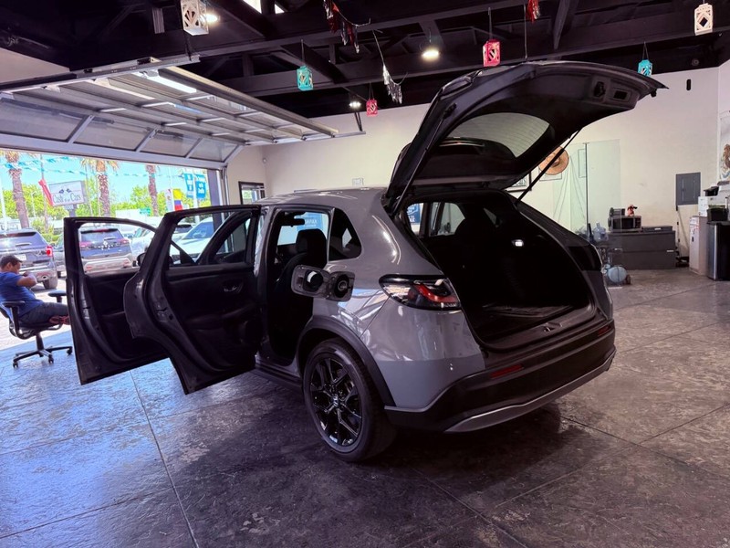 Honda HR-V Vehicle Full-screen Gallery Image 46