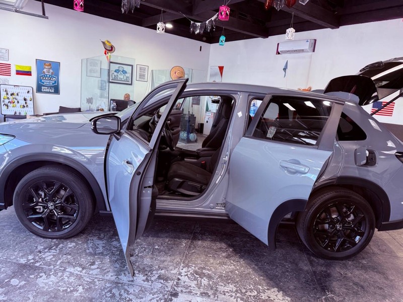 Honda HR-V Vehicle Full-screen Gallery Image 50