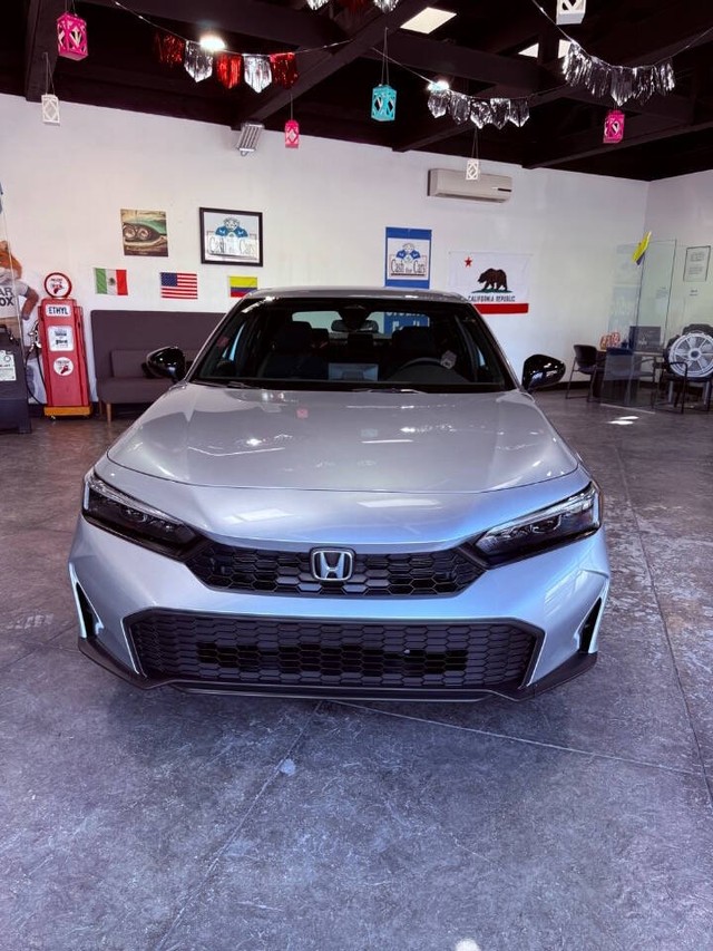 Honda Civic Sedan Vehicle Full-screen Gallery Image 03
