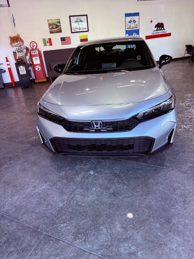 Honda Civic Sedan Vehicle Full-screen Gallery Image 05