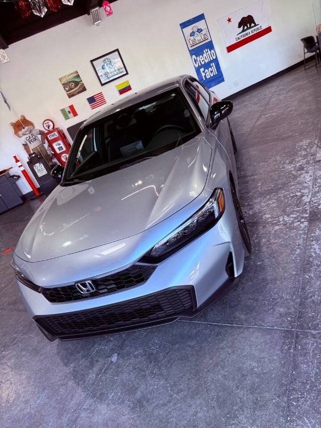 Honda Civic Sedan Vehicle Full-screen Gallery Image 09