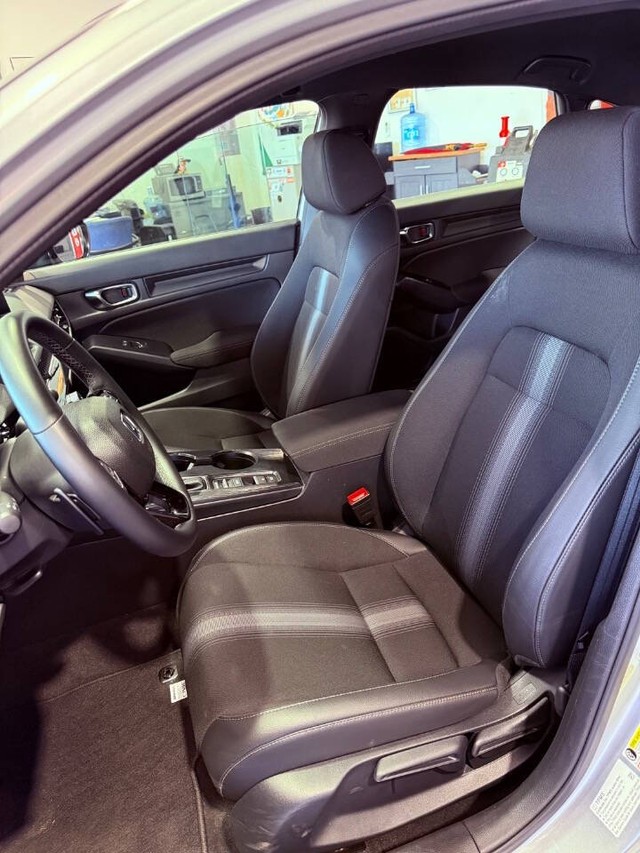Honda Civic Sedan Vehicle Full-screen Gallery Image 37