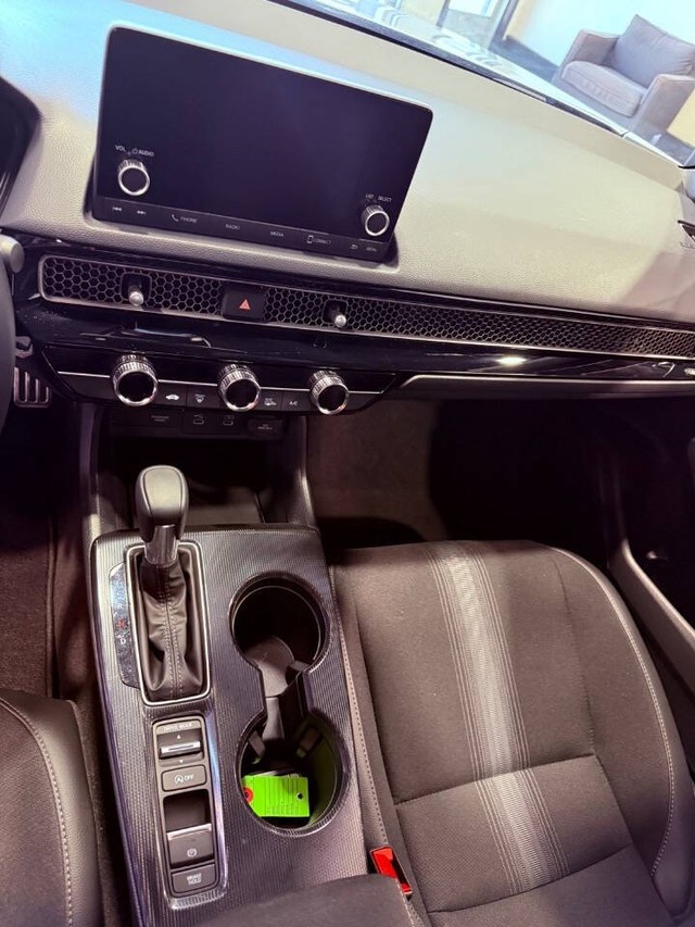 Honda Civic Sedan Vehicle Full-screen Gallery Image 38