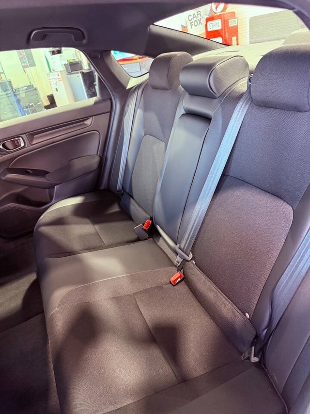 Honda Civic Sedan Vehicle Full-screen Gallery Image 41