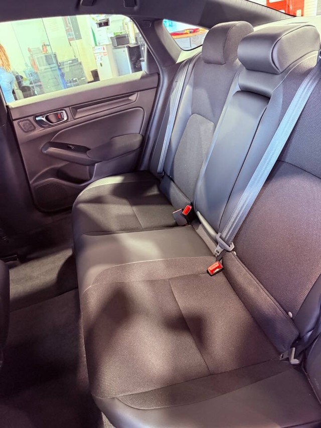 Honda Civic Sedan Vehicle Full-screen Gallery Image 42