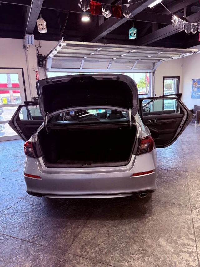 Honda Civic Sedan Vehicle Full-screen Gallery Image 45