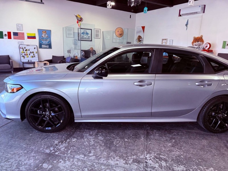 Honda Civic Sedan Vehicle Full-screen Gallery Image 12