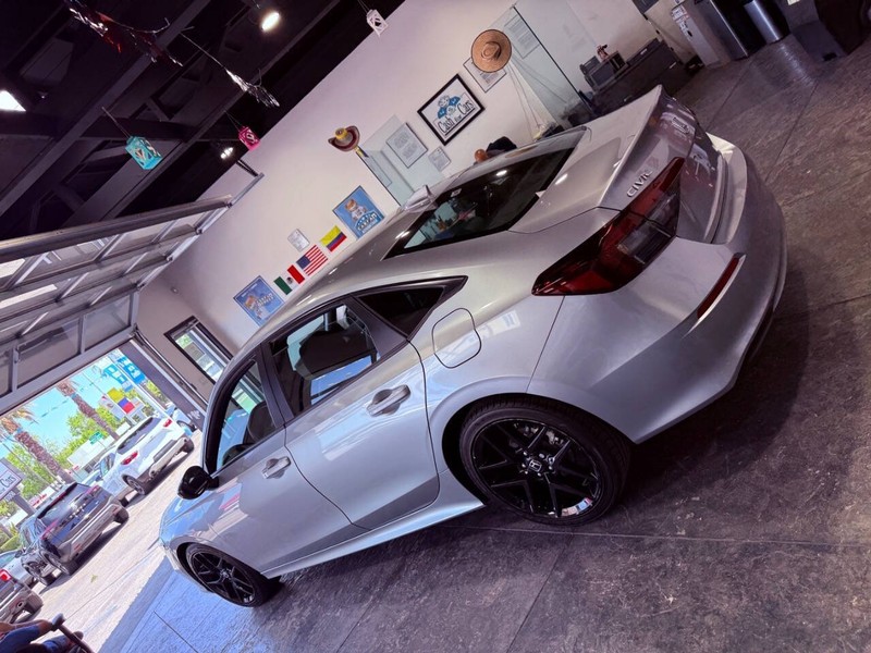 Honda Civic Sedan Vehicle Full-screen Gallery Image 18