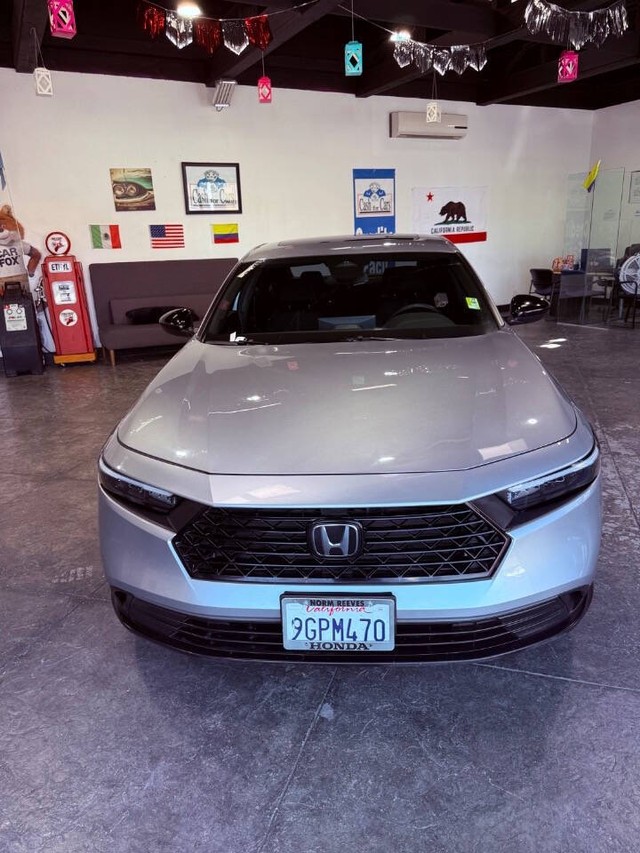 Honda Accord Hybrid Vehicle Full-screen Gallery Image 02