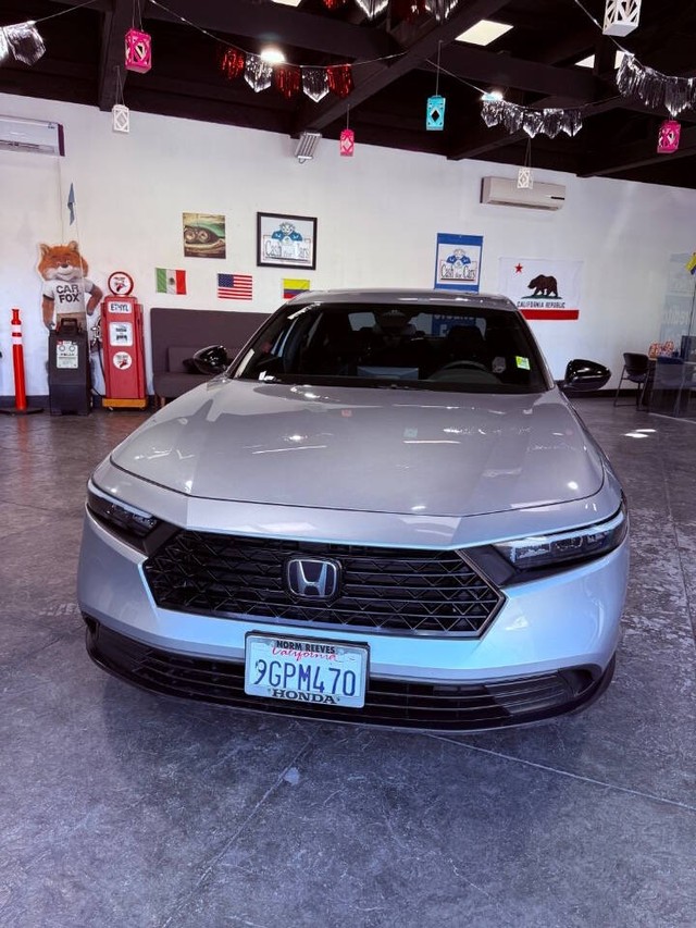 Honda Accord Hybrid Vehicle Full-screen Gallery Image 03