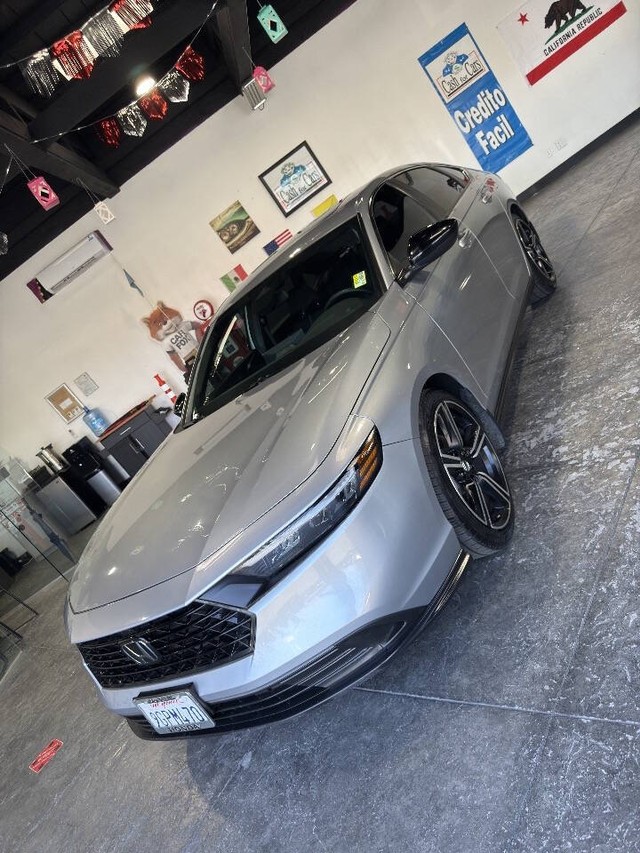 Honda Accord Hybrid Vehicle Full-screen Gallery Image 12