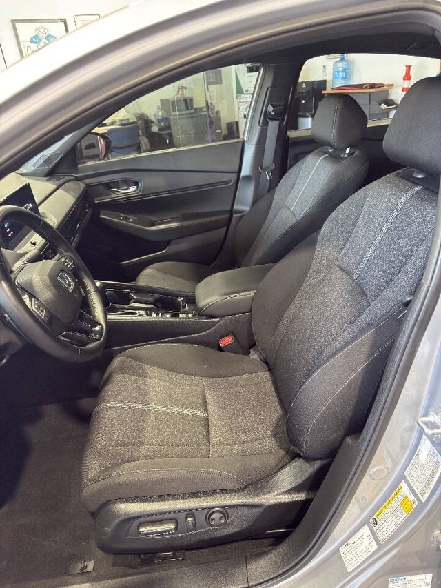 Honda Accord Hybrid Vehicle Full-screen Gallery Image 32