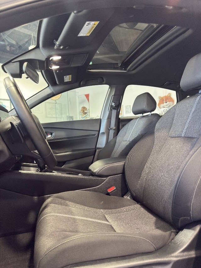 Honda Accord Hybrid Vehicle Full-screen Gallery Image 33