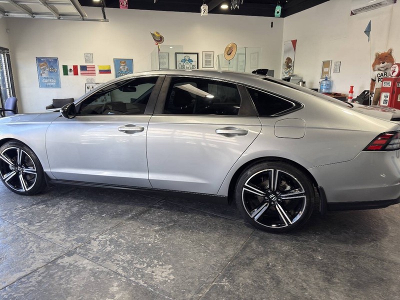 Honda Accord Hybrid Vehicle Full-screen Gallery Image 13