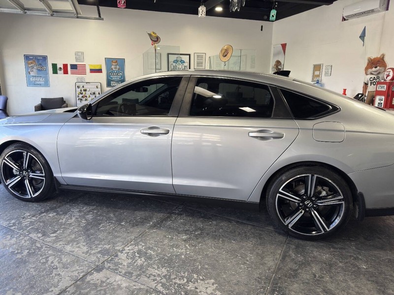 Honda Accord Hybrid Vehicle Full-screen Gallery Image 14