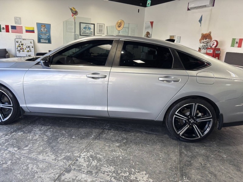 Honda Accord Hybrid Vehicle Full-screen Gallery Image 15