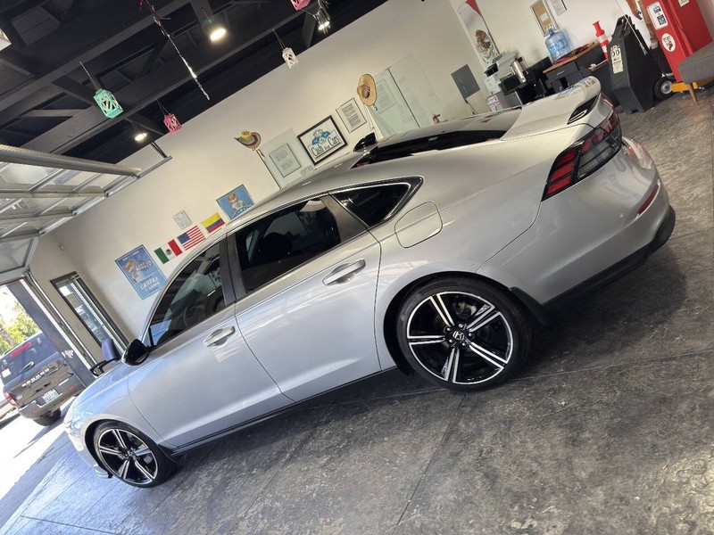 Honda Accord Hybrid Vehicle Full-screen Gallery Image 17