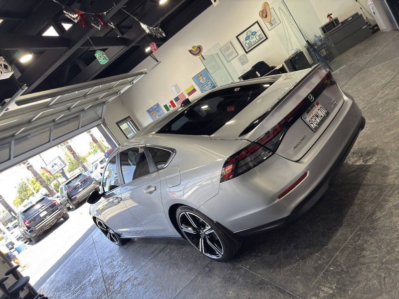 Honda Accord Hybrid Vehicle Full-screen Gallery Image 20