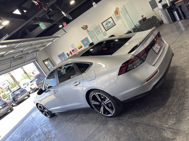 Honda Accord Hybrid Vehicle Full-screen Gallery Image 21