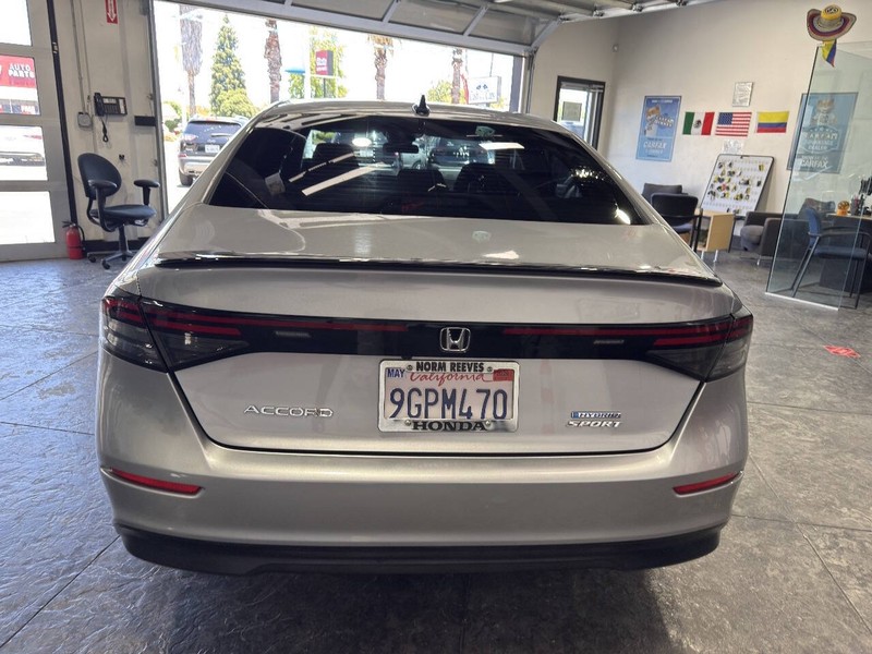 Honda Accord Hybrid Vehicle Full-screen Gallery Image 27