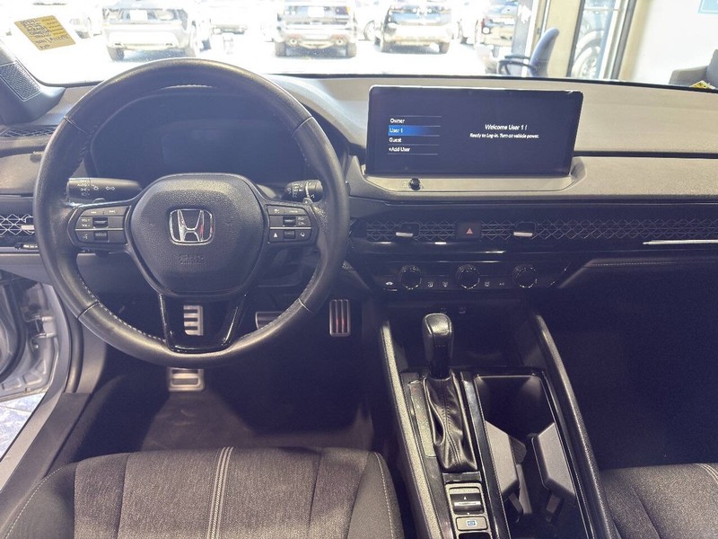 Honda Accord Hybrid Vehicle Full-screen Gallery Image 35