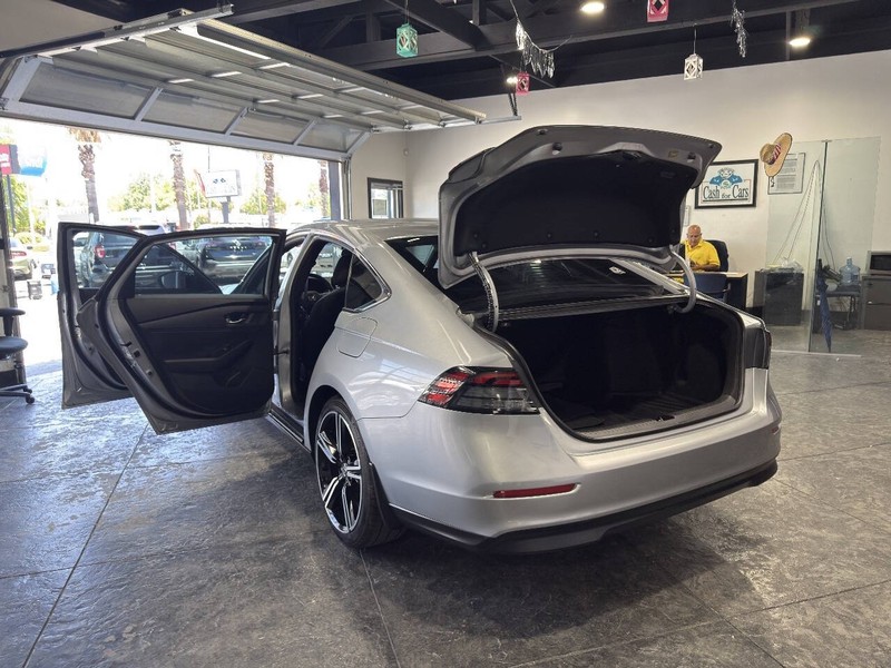 Honda Accord Hybrid Vehicle Full-screen Gallery Image 48