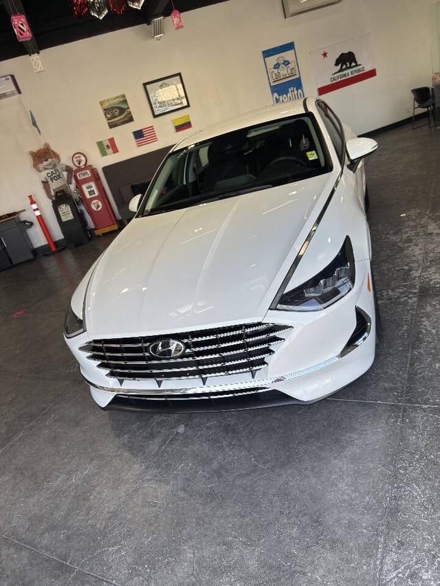 Hyundai Sonata Hybrid Vehicle Full-screen Gallery Image 06