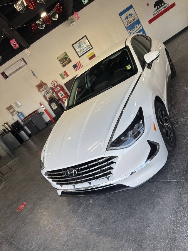 Hyundai Sonata Hybrid Vehicle Full-screen Gallery Image 10