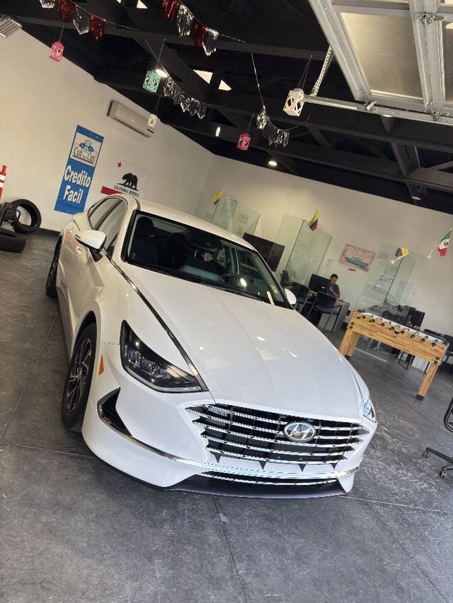 Hyundai Sonata Hybrid Vehicle Full-screen Gallery Image 35