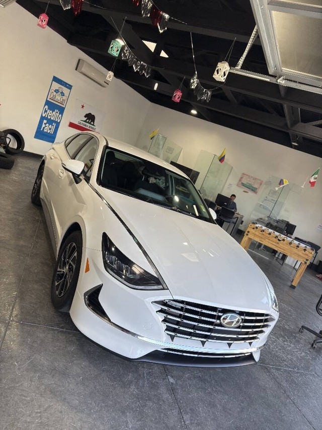 Hyundai Sonata Hybrid Vehicle Full-screen Gallery Image 36