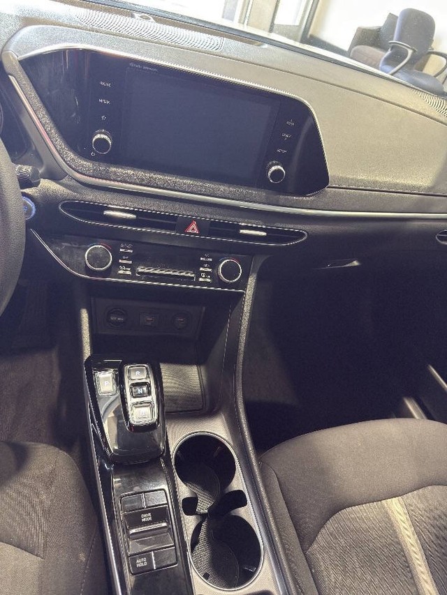 Hyundai Sonata Hybrid Vehicle Full-screen Gallery Image 43