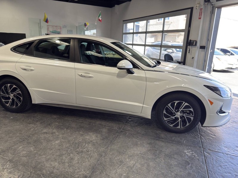 Hyundai Sonata Hybrid Vehicle Full-screen Gallery Image 29
