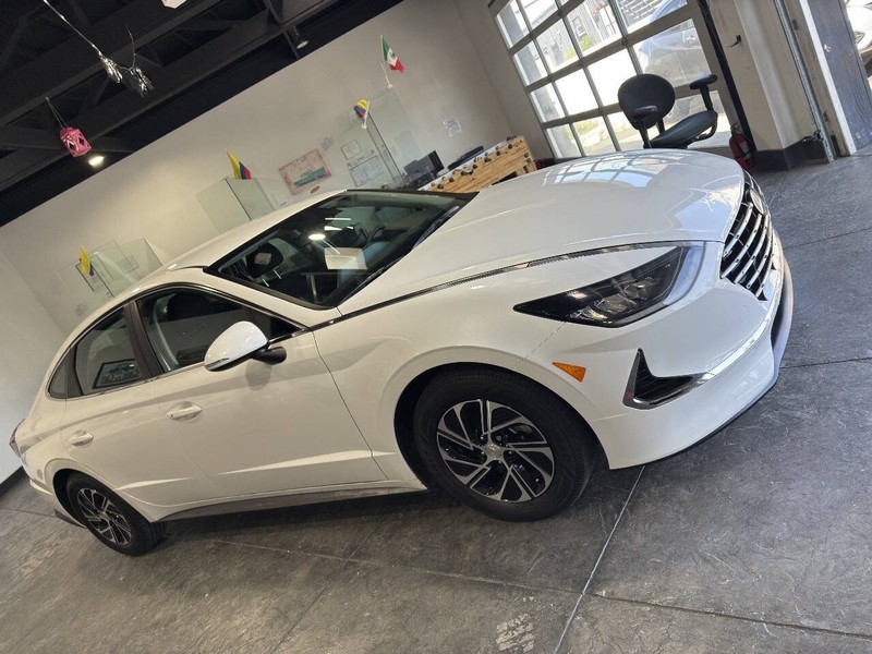 Hyundai Sonata Hybrid Vehicle Full-screen Gallery Image 33